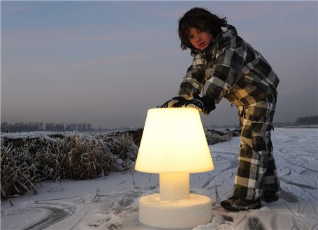 Weggestemd Bloom Portable Solar lamp - met batterij | Eco-Logisch ... Weggestemd Bloom Portable Solar lamp - met batterij | Eco-Logisch ...