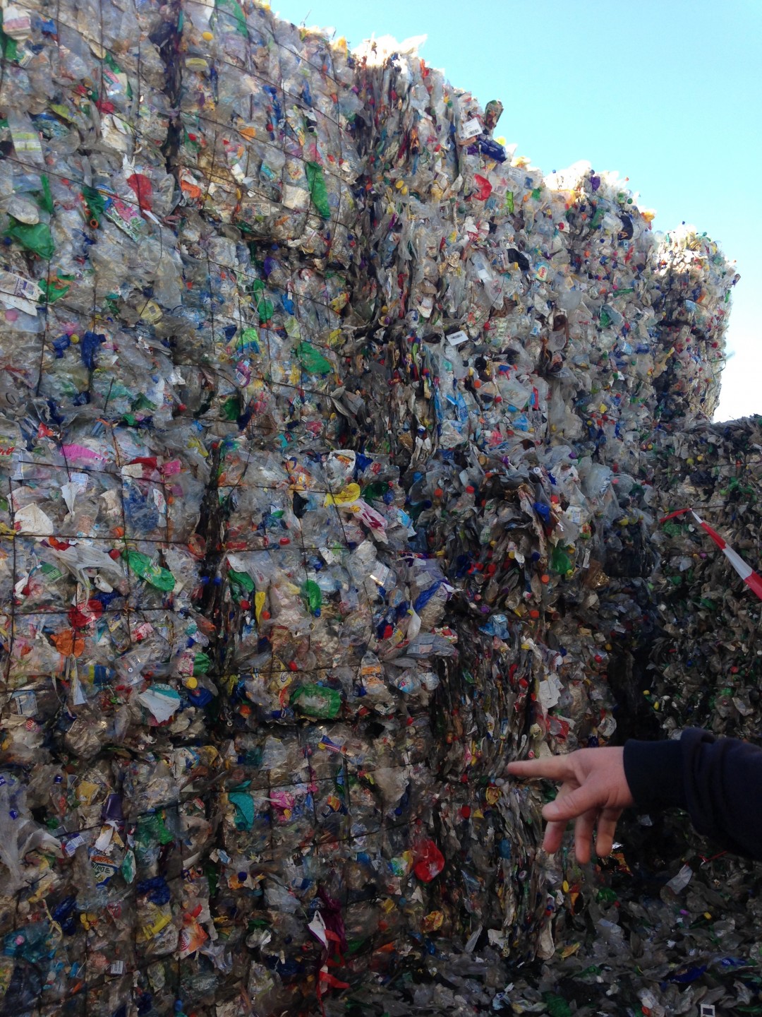 Door brandstof te maken van plastic afval wordt het plastic afval probleem opgelost
