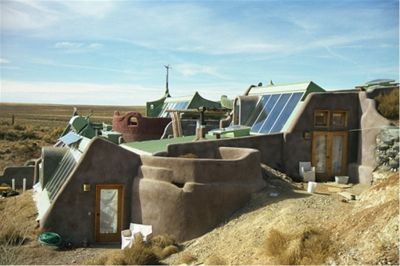 Bouw Earthship Zwolle vordert gestaag