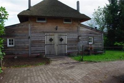 Logeren in Hooiberg met paardenstalling