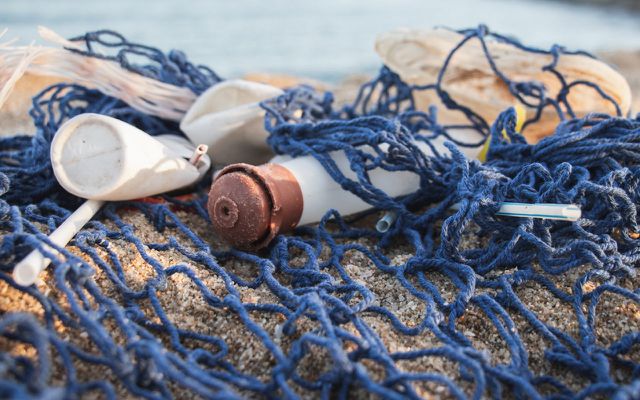 Kleding gemaakt van oceaanplastic - heeft het zin?