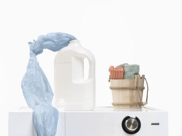 Eine Wäsche mit normalem Waschmittel enthält genauso viel Erdöl wie eine Einwegtüte aus Plastik